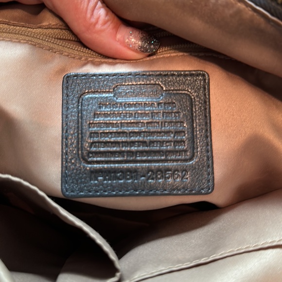 Coach purse with shoulder strap is - Picture 6 of 6